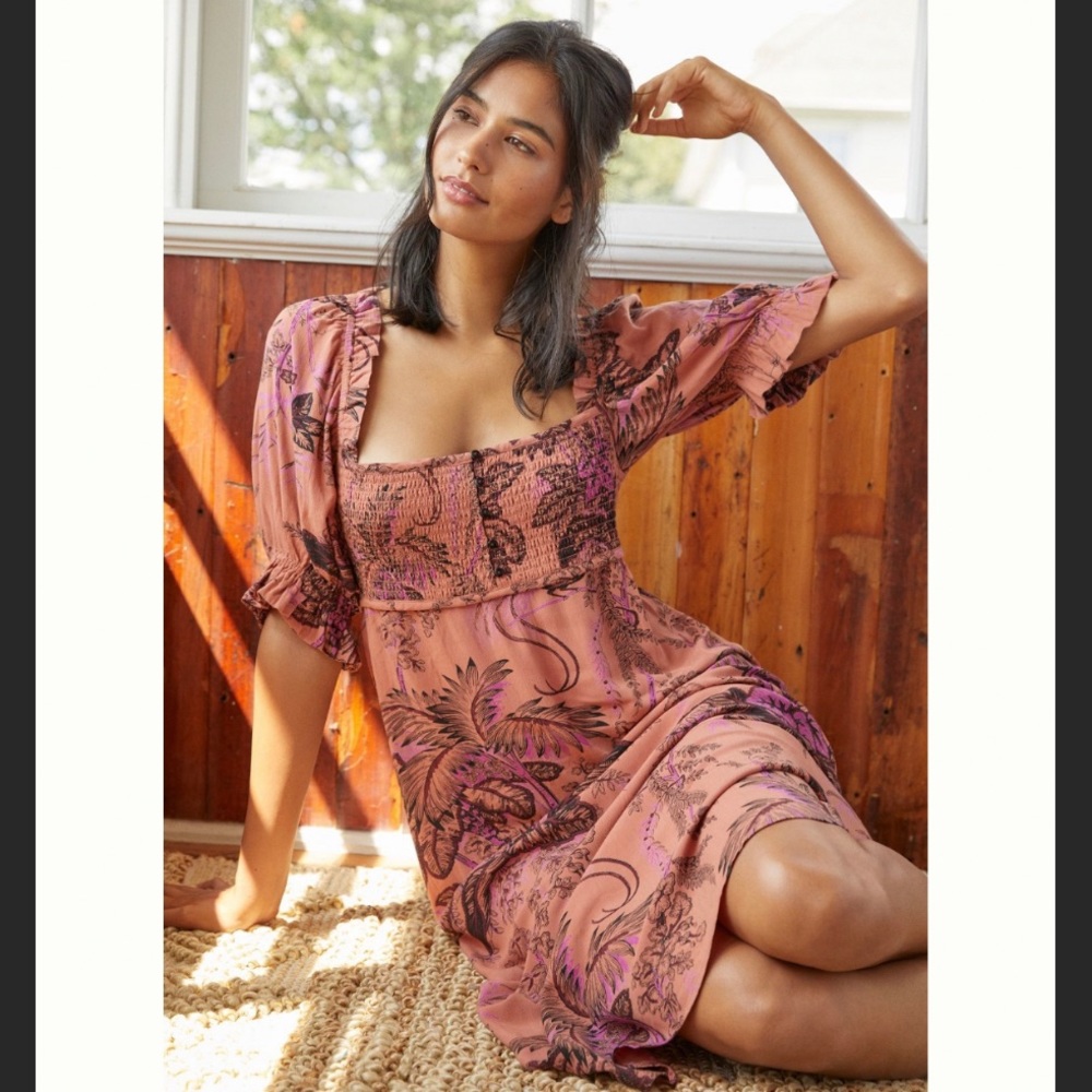 Puff-sleeved mini dress